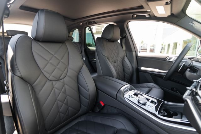 New 2026 Tanzanite Blue II Metallic BMW xDrive50e image 15
