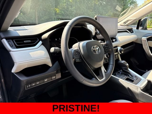 Used 2025 Gray Toyota XLE Premium image 15