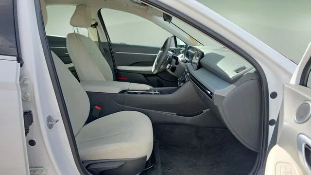 Used 2025 Serenity White Hyundai SEL image 13