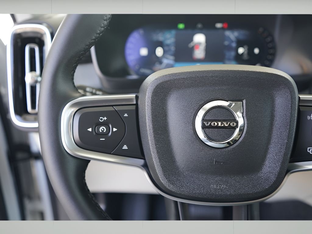 2026 Volvo XC40 Plus - Photo 14