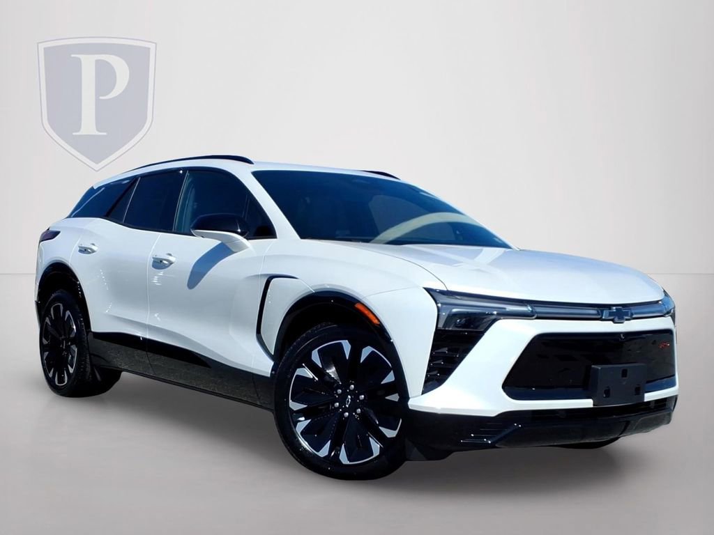 New 2025 Iridescent Pearl Tricoat Chevrolet RS image 1
