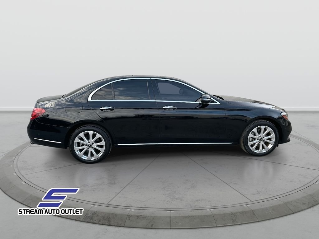 2018 Mercedes Benz E 300 4MATIC photo 4