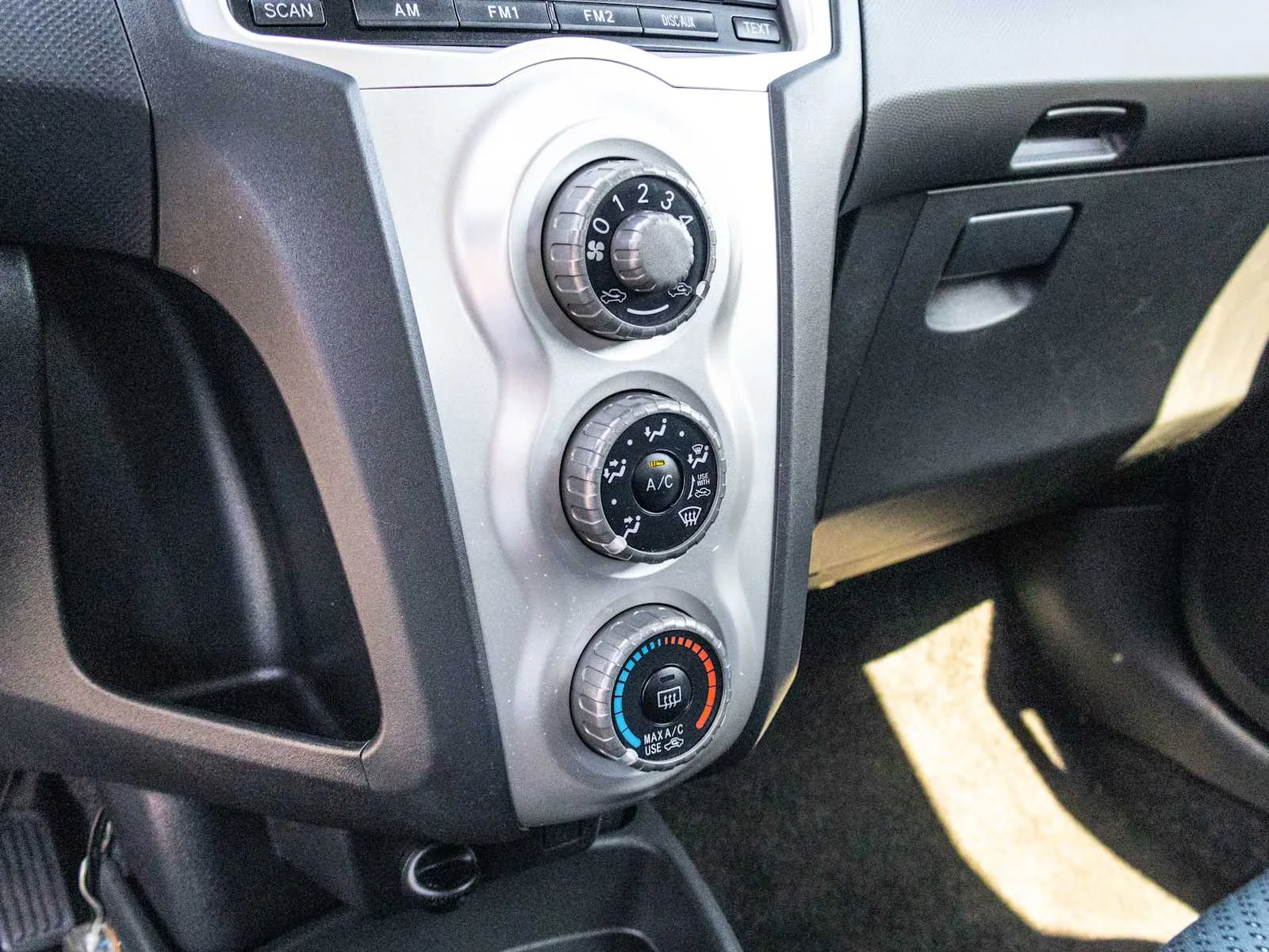 Used 2008 Polar White Toyota  image 30