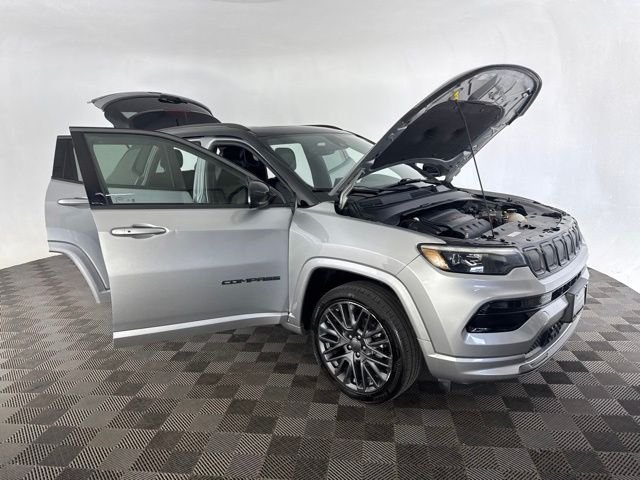 Used 2022 Silver Jeep Limited image 12