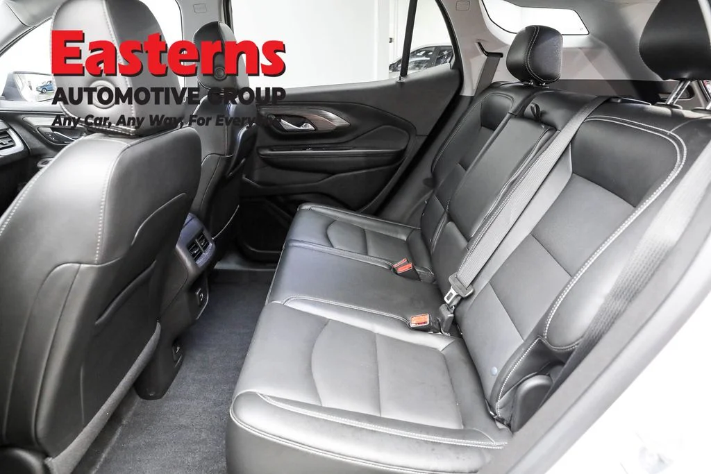 Used 2024 White GMC SLT image 21