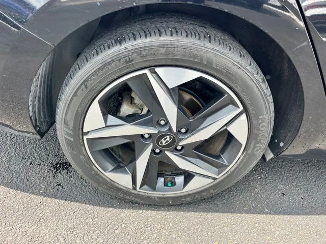 Used 2023 Black Hyundai SEL image 10