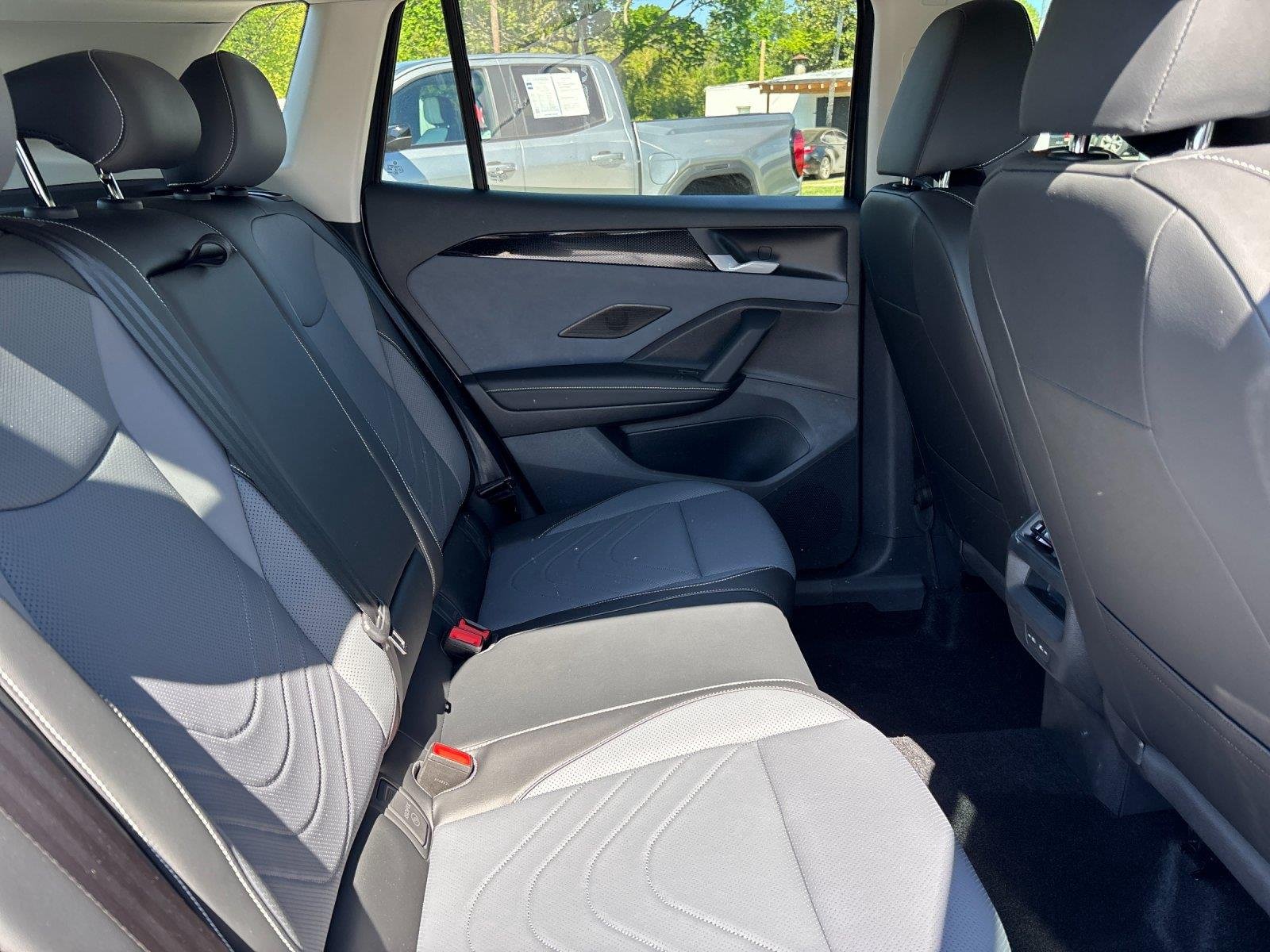 2025 Volkswagen Tiguan SE - Photo 37