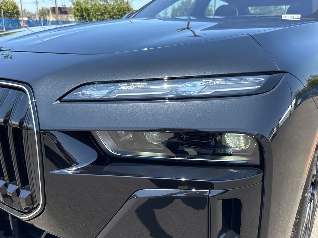 2025 BMW 7 Series 760i - Photo 16