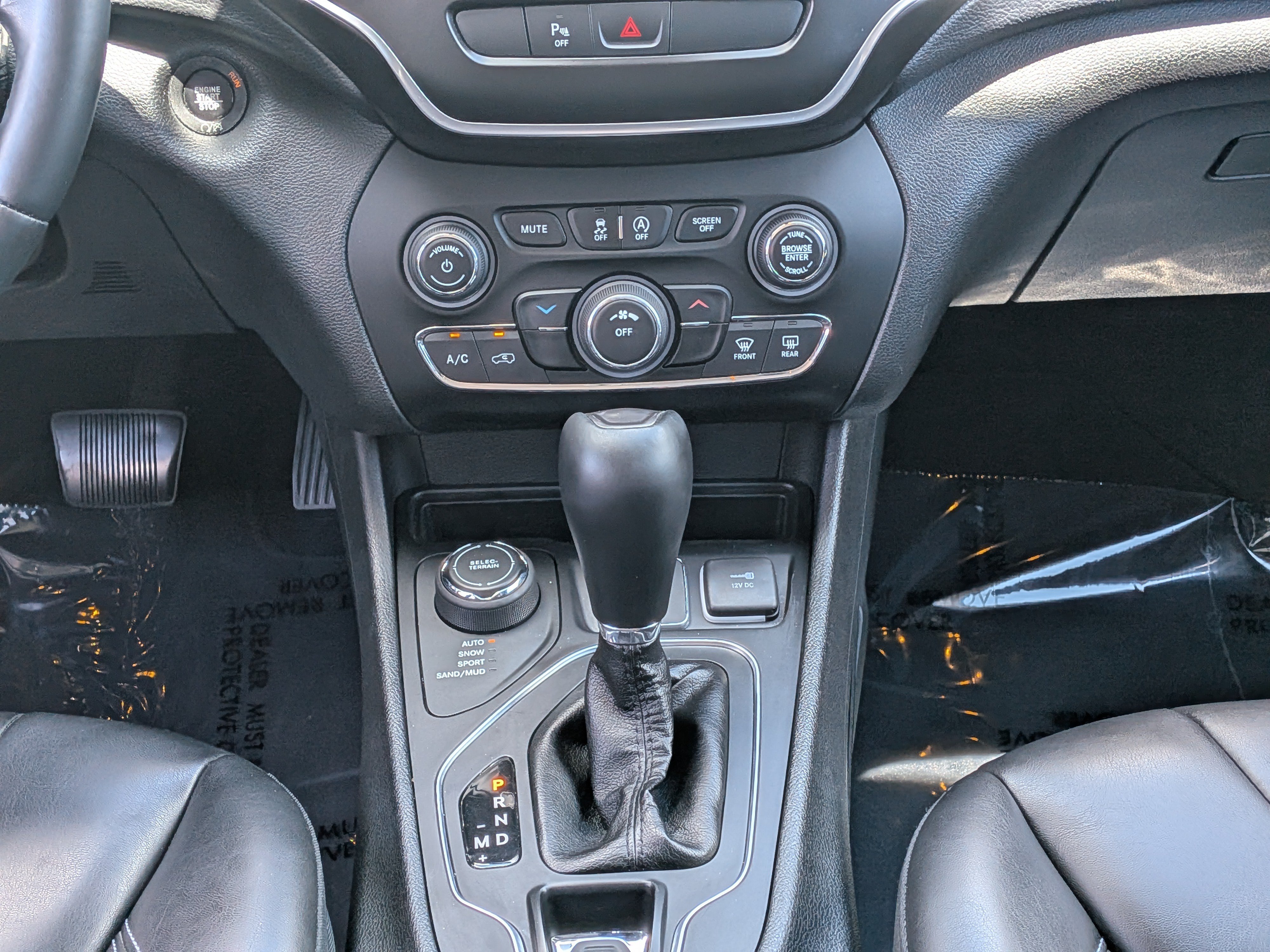 2019 Jeep Cherokee Latitude Plus - Photo 20
