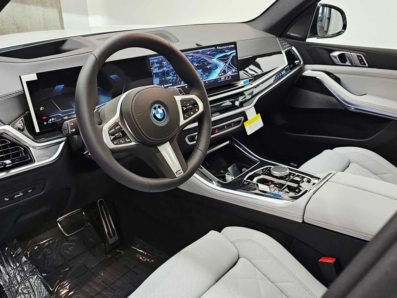 New 2026 Alpine White BMW xDrive50e image 2