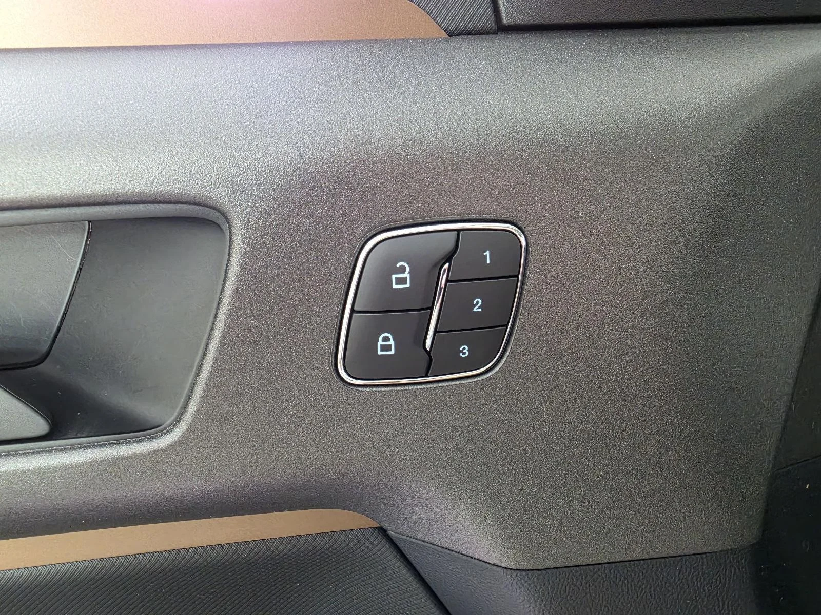 Used 2025 Desert Sand Ford Outer Banks image 18
