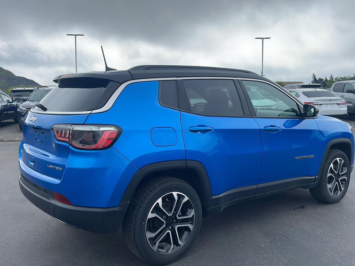 Used 2023 Laser Blue Pearlcoat Jeep Limited image 9