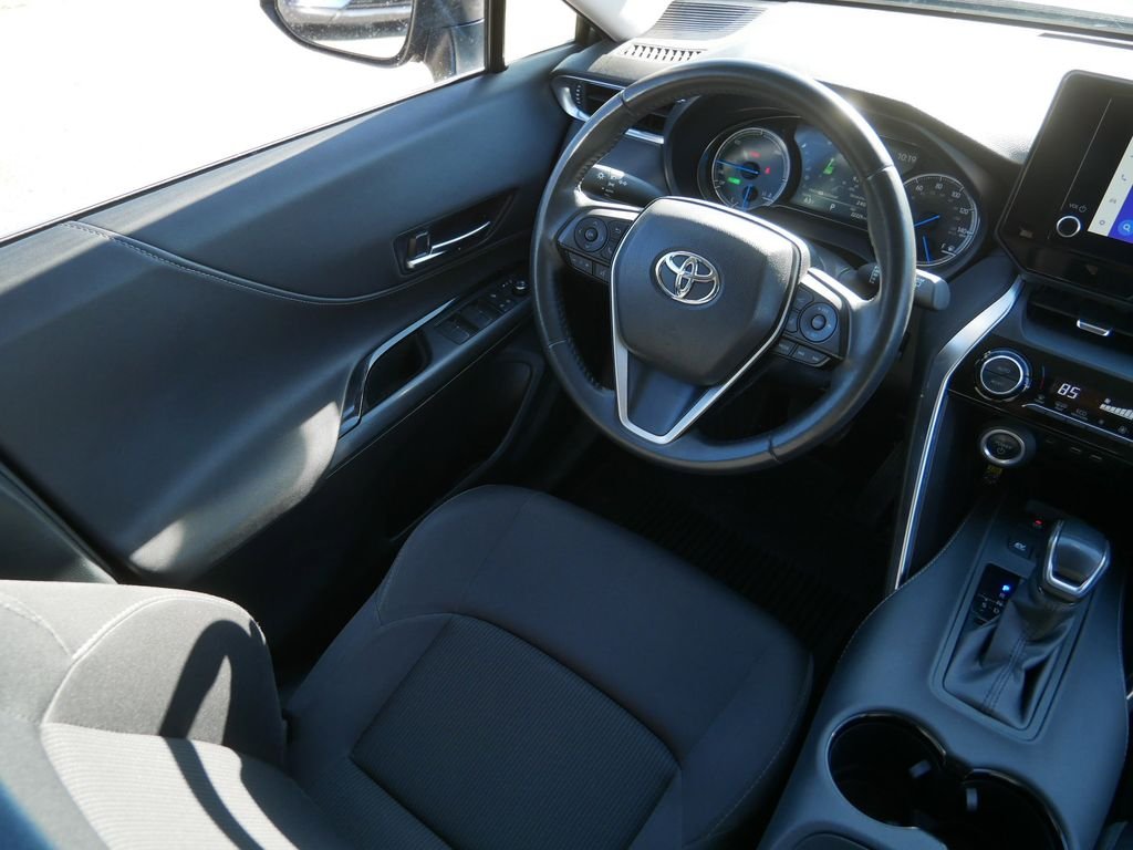 2024 Toyota Venza LE - Photo 14