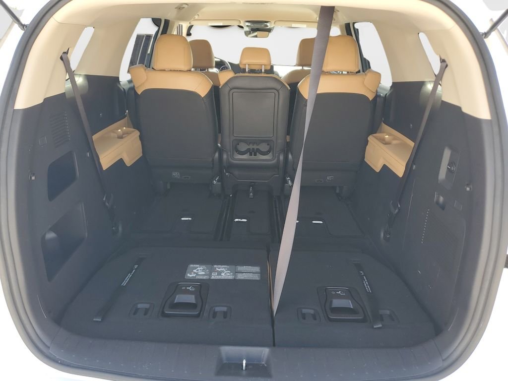 Used 2024 White Kia LX image 9