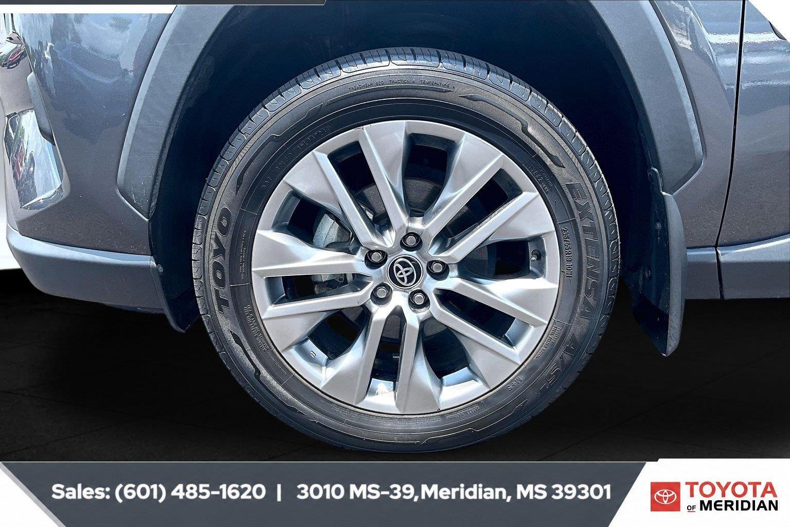 Used 2023 Magnetic Gray Metallic Toyota XLE Premium image 7