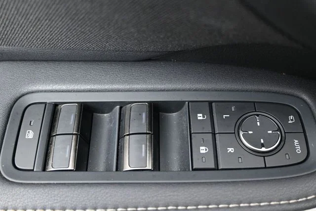 Used 2025 Beige Lexus 350 F SPORT Handling image 14