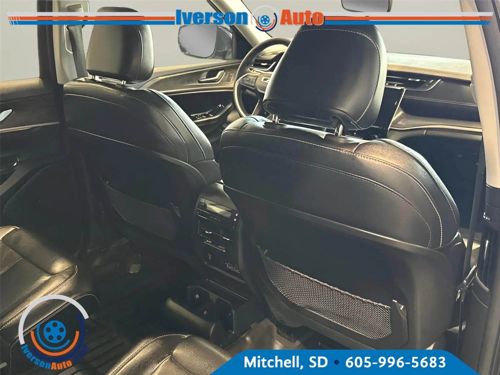 Used 2023 Diamond Black Crystal Pearlcoat Jeep Limited image 35