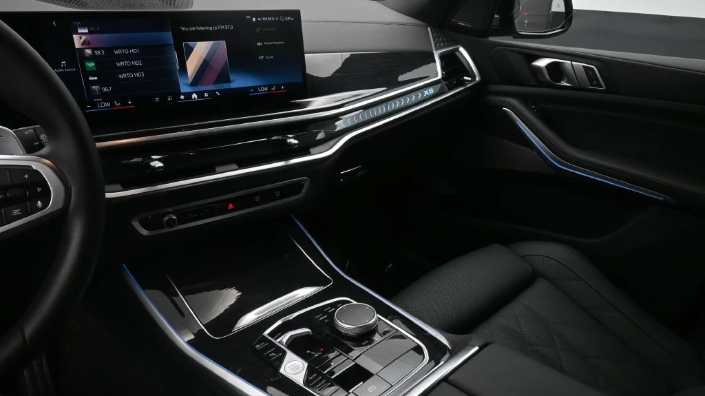 Used 2026 Skyscraper Grey Metallic BMW sDrive40i image 8