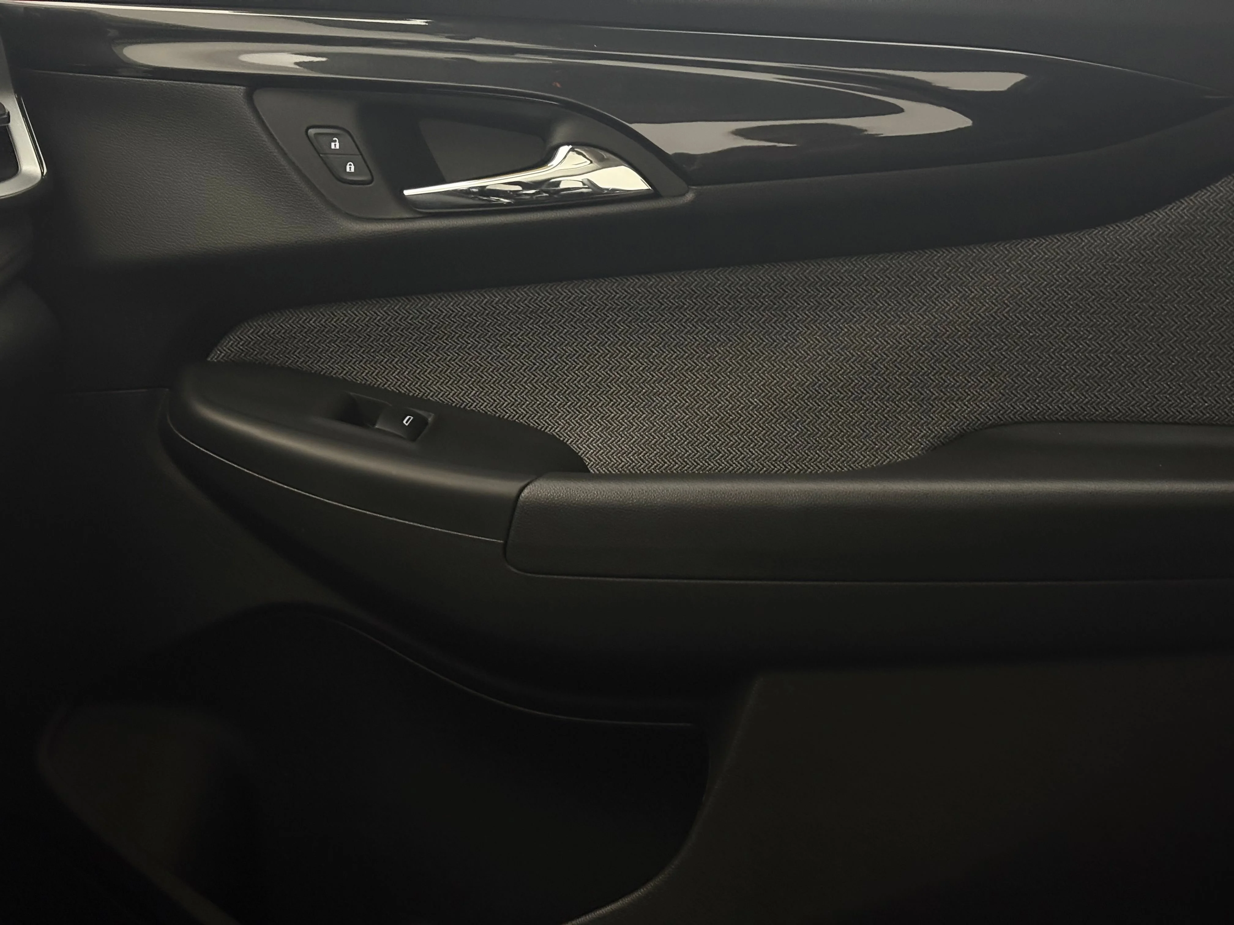 Used 2025 Mosaic Black Metallic Chevrolet LT image 37