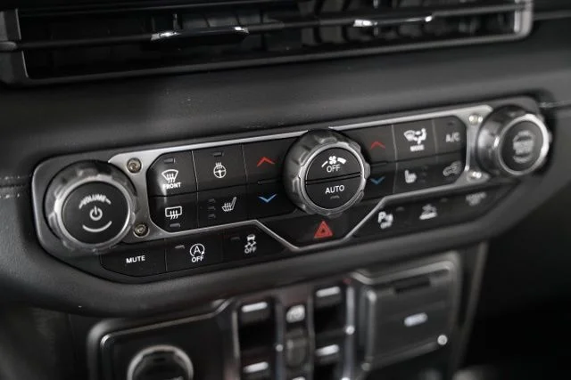 2025 Jeep Wrangler 4-Door Sahara - Photo 12