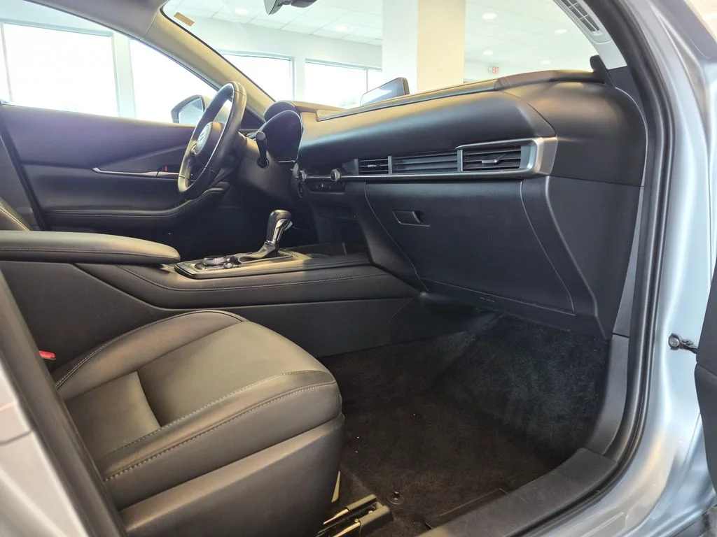 Used 2021 Silver Mazda Select image 24