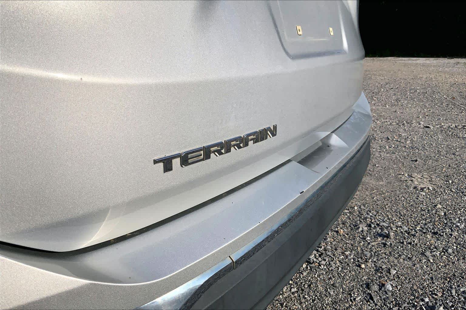 Used 2018 Quicksilver Metallic GMC SLT image 9