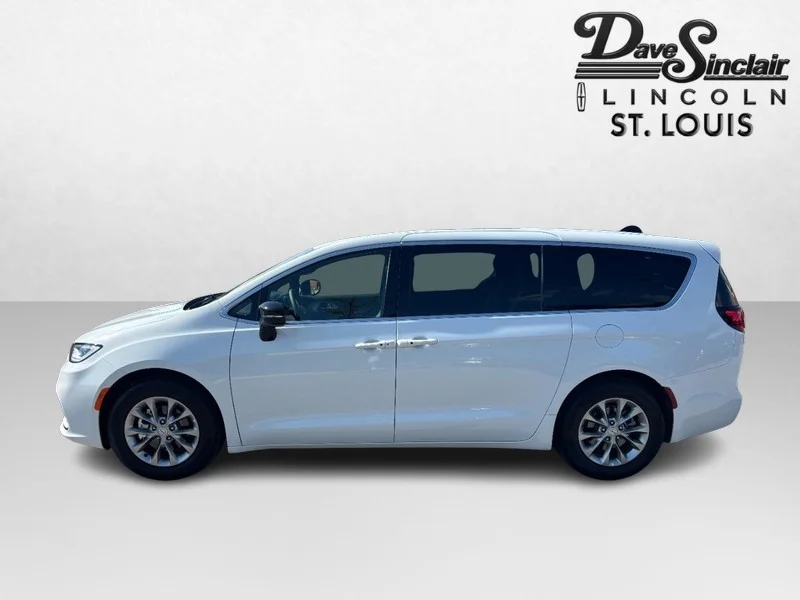 Used 2026 White Chrysler Limited image 5