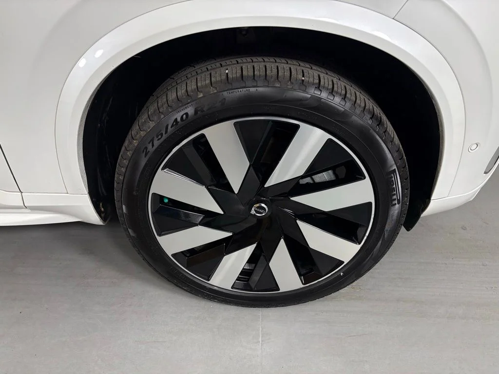 Used 2023 Crystal White Volvo Ultimate image 9