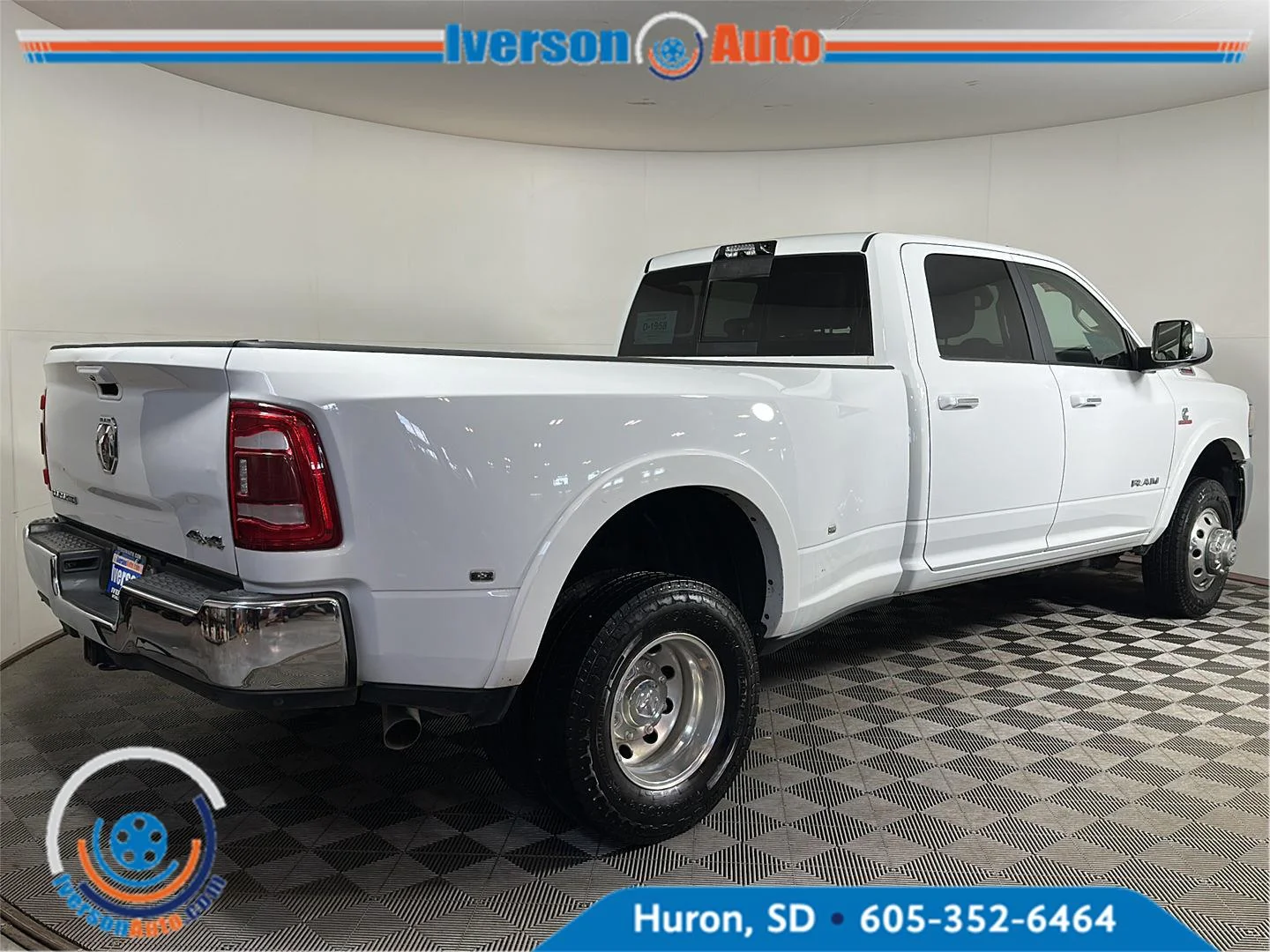 Used 2022 Bright White Clearcoat Ram Laramie image 10