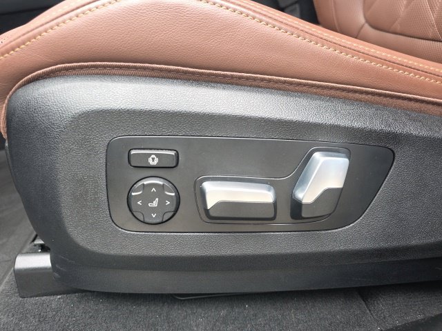 Used 2025 Gray BMW xDrive40i image 22