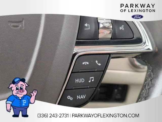 Used 2019 White Lincoln Reserve image 17