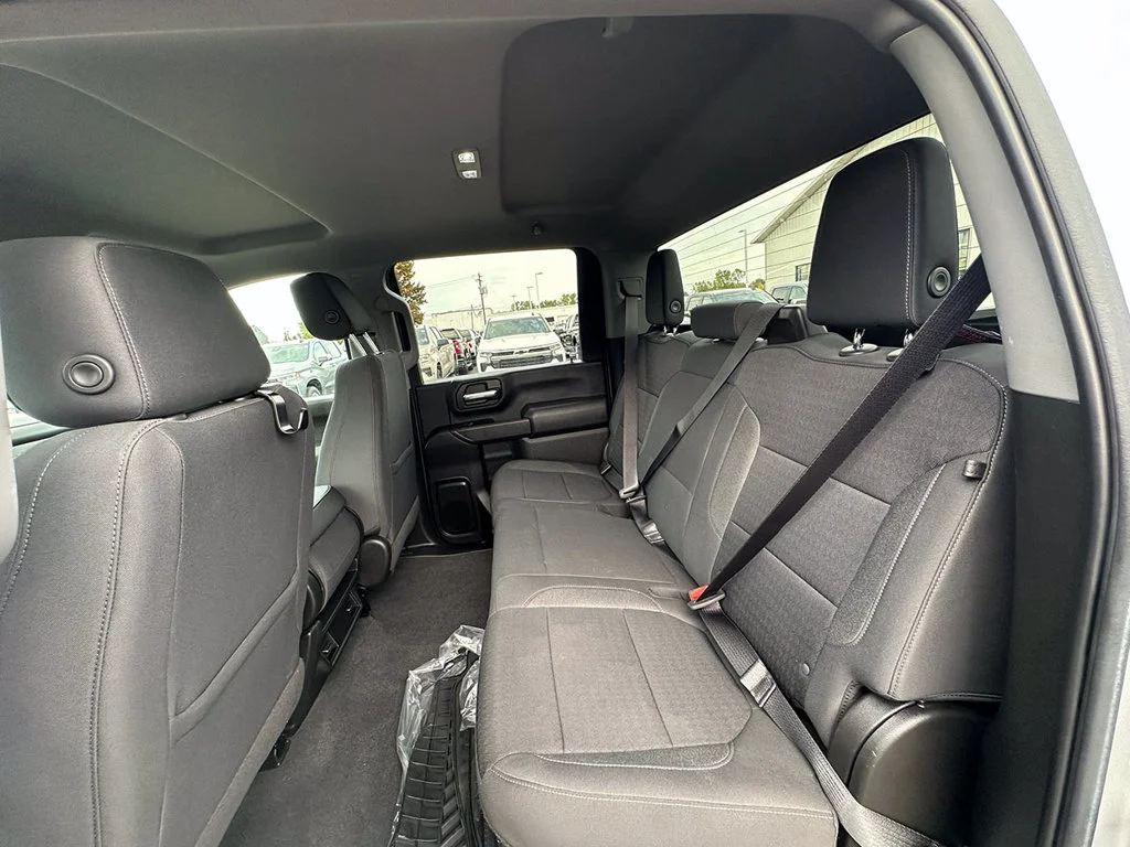 Used 2022 Silver Chevrolet Custom image 19