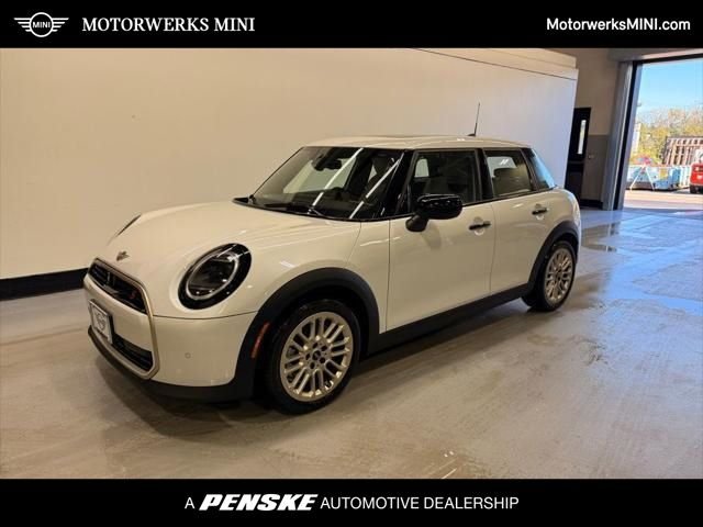 2025 MINI Hardtop Cooper S Signature's photo