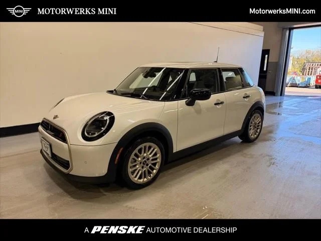 2025 MINI Hardtop Cooper S Signature's photo