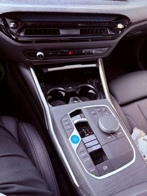 Used 2025 Skyscraper Grey Metallic BMW xDrive40 image 3