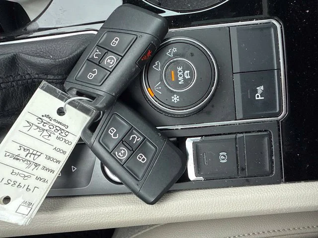 Used 2019 Deep Black Volkswagen SEL image 16