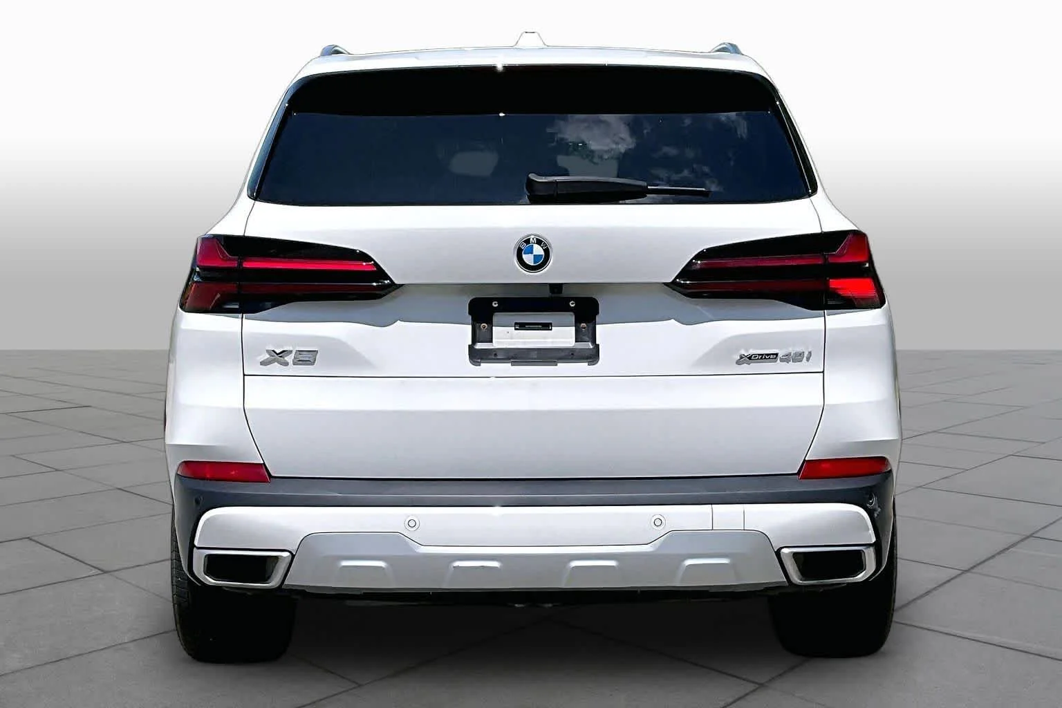 Certified Used 2026 Alpine White BMW xDrive40i image 5