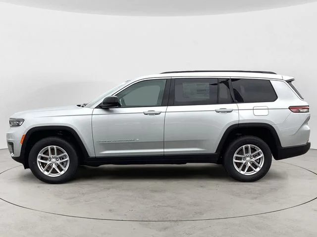 New 2026 Silver Zynith Jeep L LAREDO X 4X4 image 2