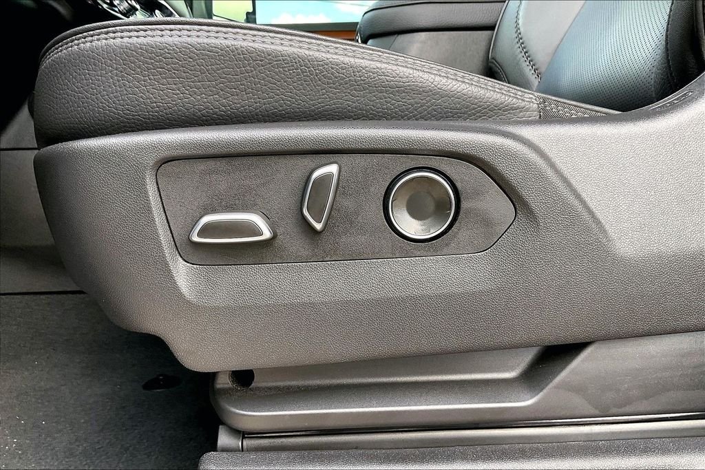 Used 2025 White GMC Denali image 26