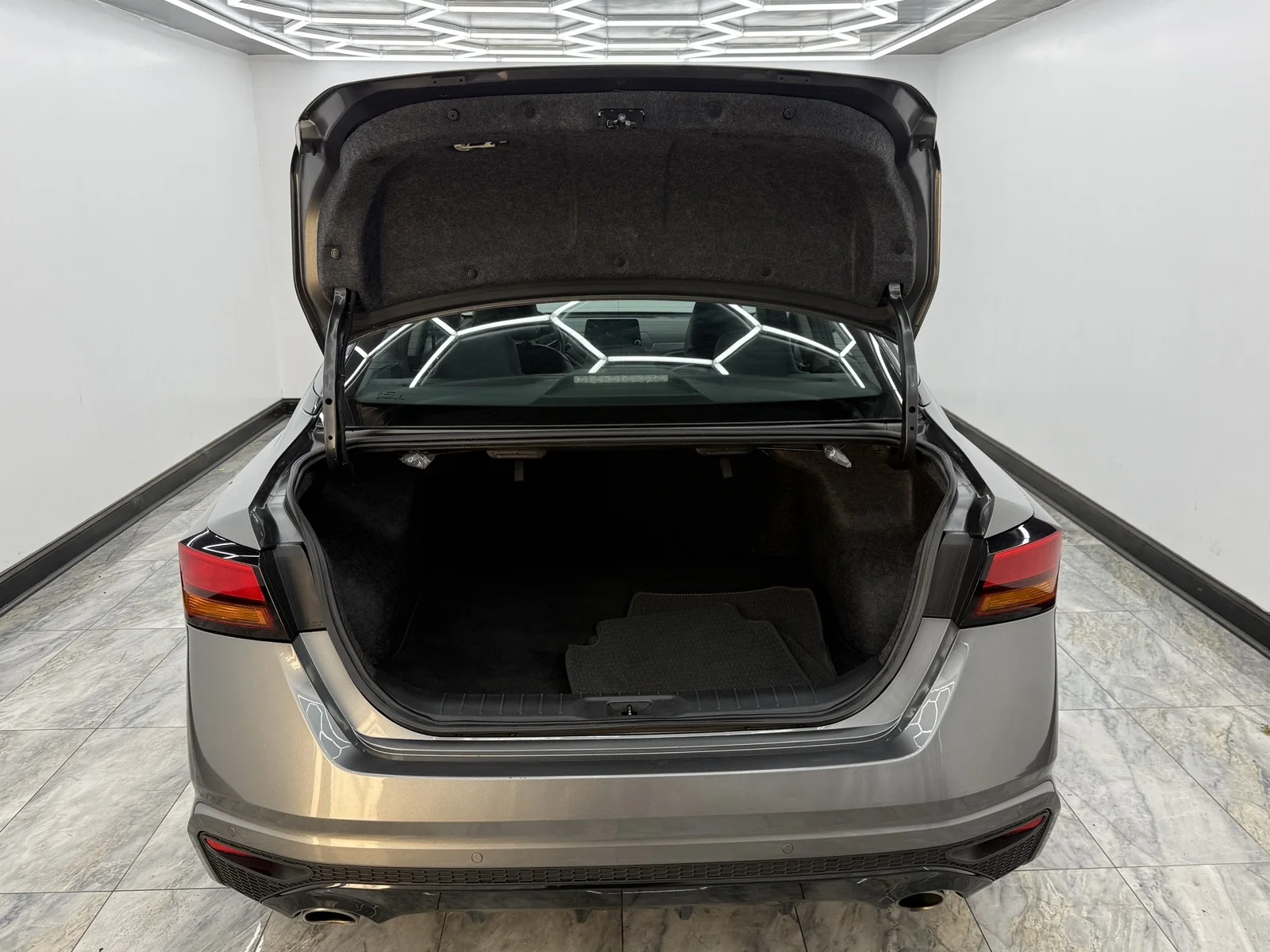 Used 2023 Gun Metallic Nissan 2.5 SR image 6