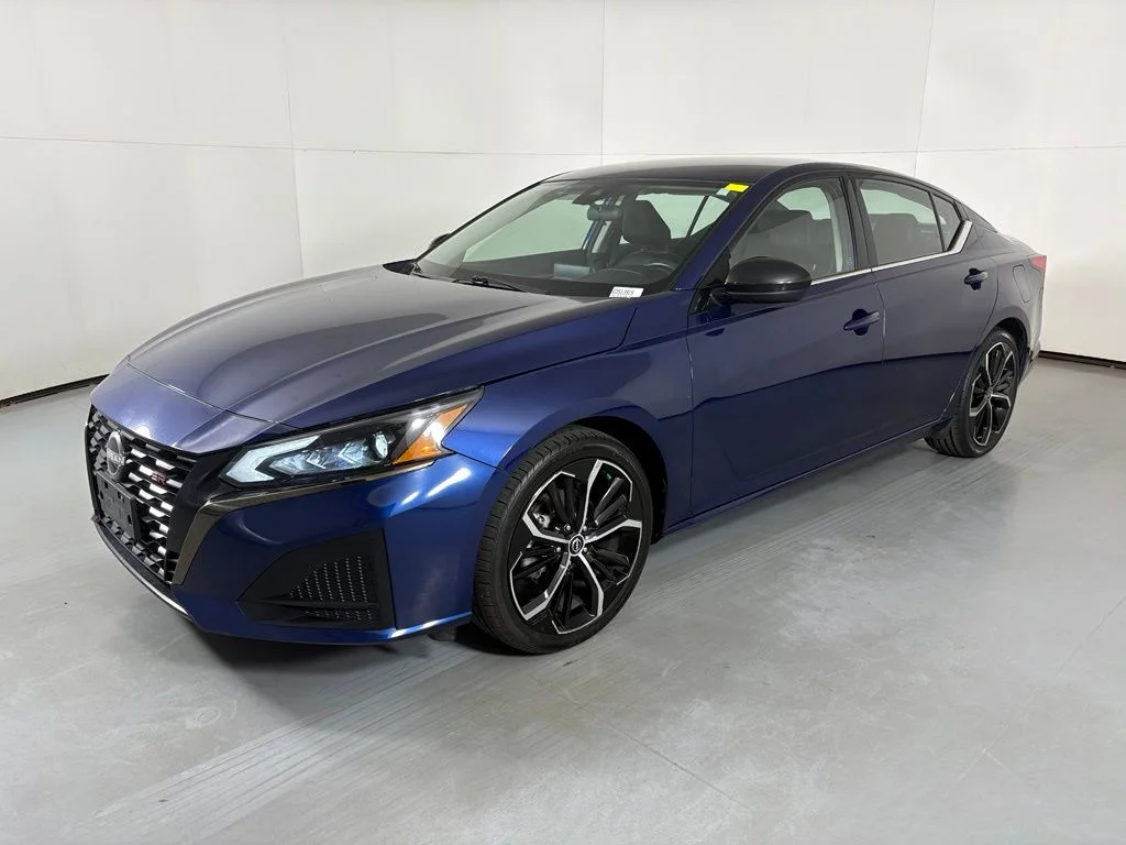Used 2024 Blue Nissan 2.5 SR image 4
