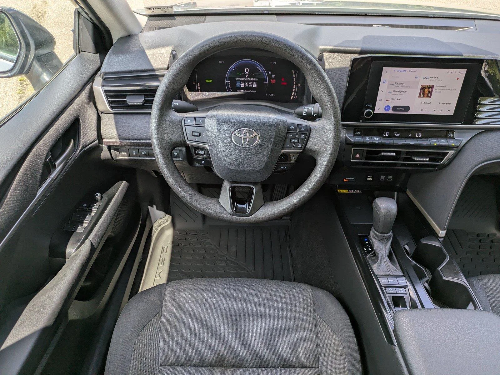 Certified Used 2025  Toyota LE image 15