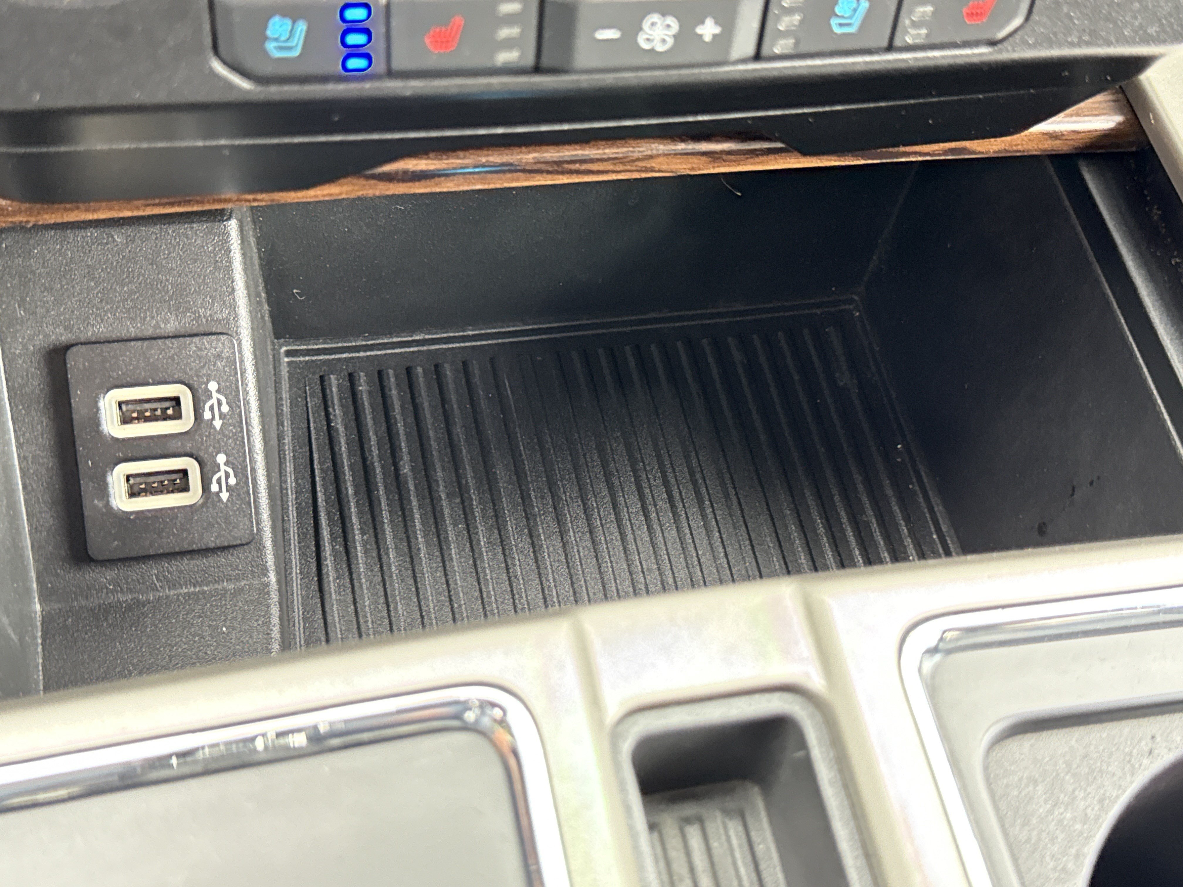 Used 2019 Agate Black Metallic Ford LARIAT image 27