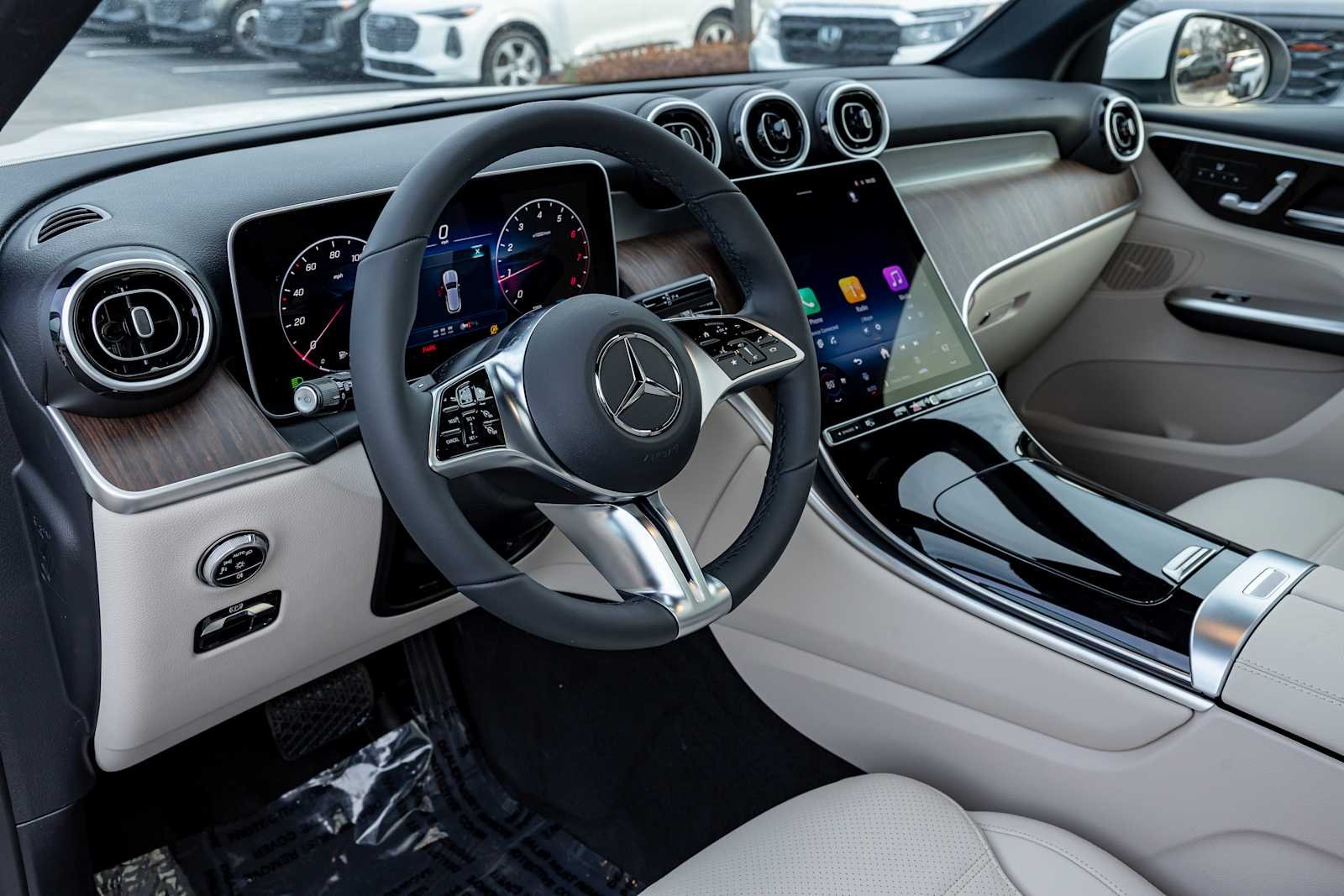 New 2026 Polar White Mercedes-Benz GLC 300 image 13