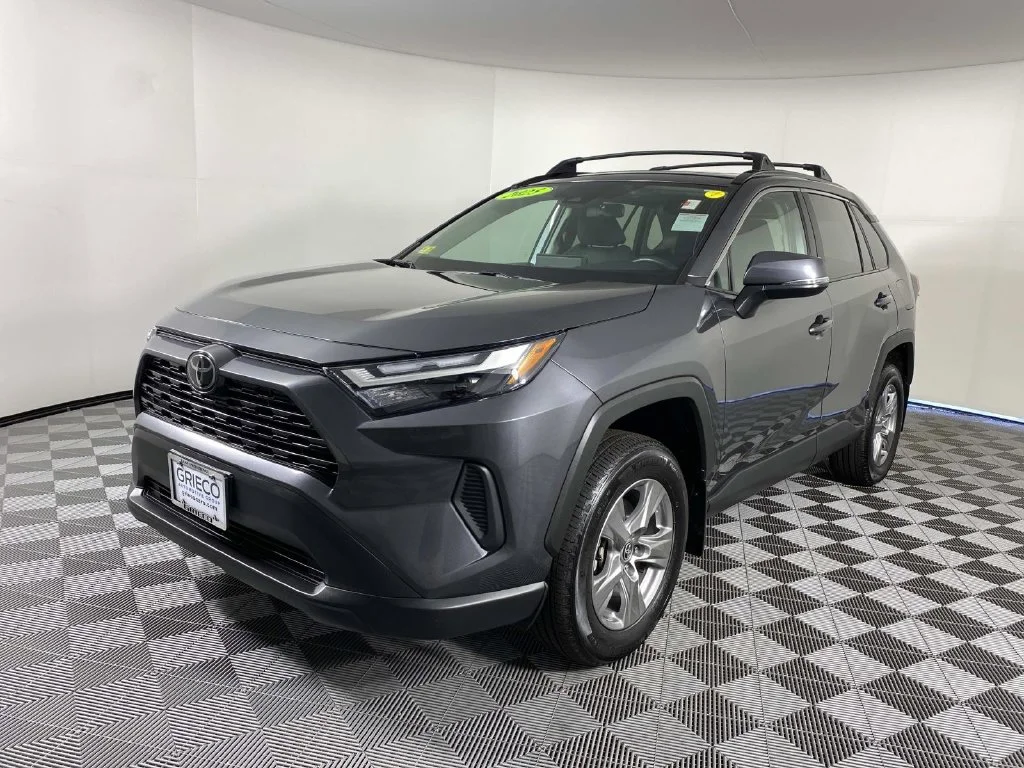 Used 2025 Magnetic Gray Metallic Toyota XLE image 4