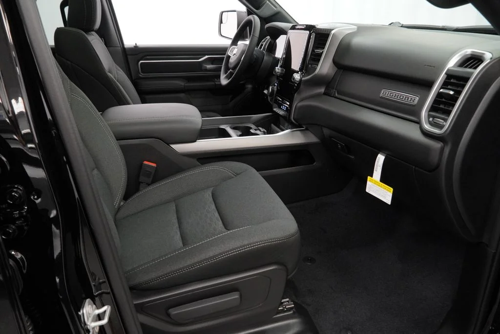 New 2026 Diamond Black Crystal Pearl-Coat Exterior Paint RAM Big Horn/Lone Star image 33