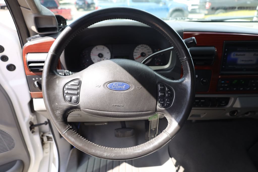 Used 2005 White Ford Lariat image 13