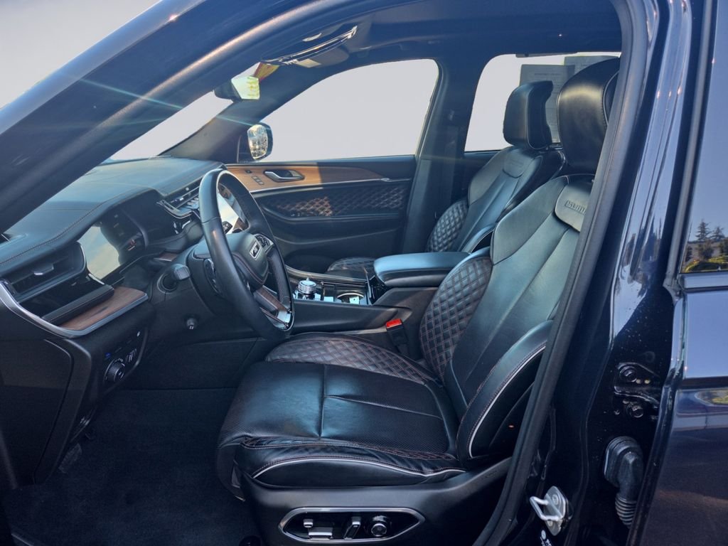 Used 2022 Black Jeep Summit 4xe image 17