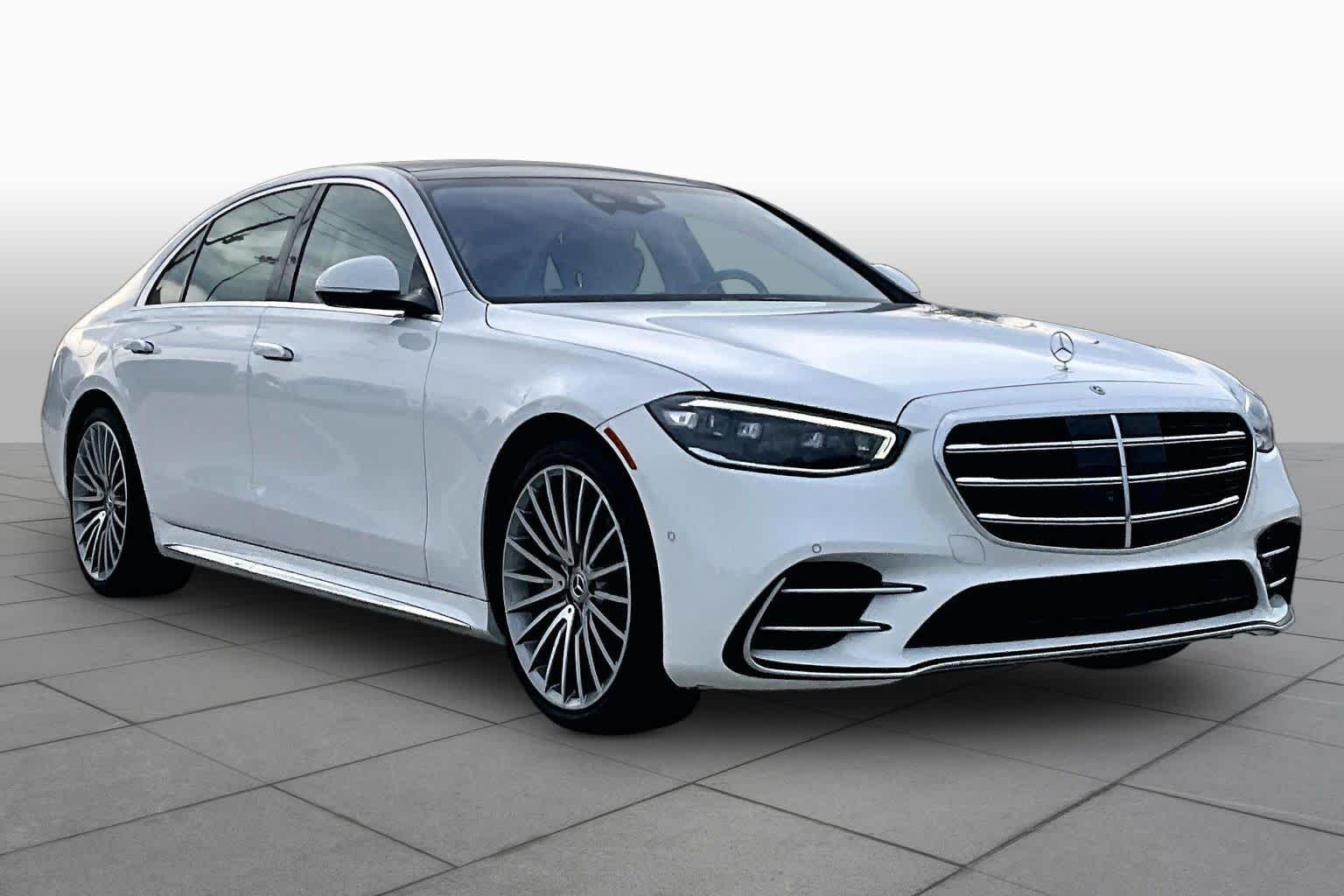 Used 2024 MANUFAKTUR Moonlight White Metallic Mercedes-Benz S 580 image 3