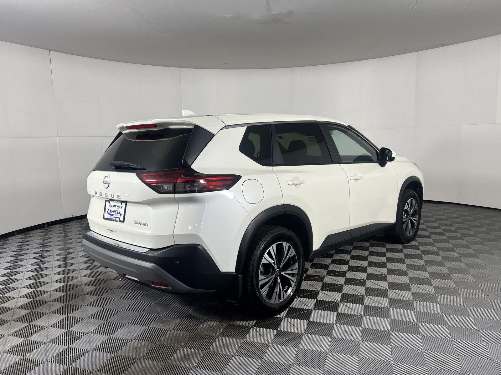 Used 2023 Pearl White Tricoat Nissan SV image 5